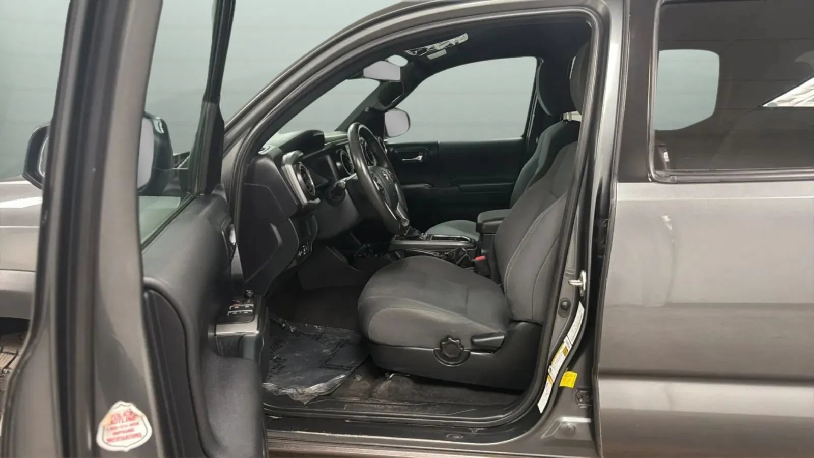 Used 2019 Toyota Tacoma TRD Off-Road w/ Technology Package AWD/4WD image 21