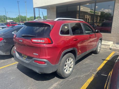Used 2016 Jeep Cherokee Latitude AWD/4WD image 5