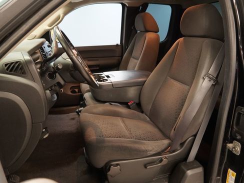 Used 2007 Chevrolet Silverado 1500 LT w/ Towing Package RWD image 3