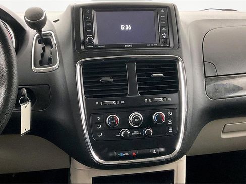 Used 2019 Dodge Grand Caravan SE w/ UConnect Hands-Free Group image 9