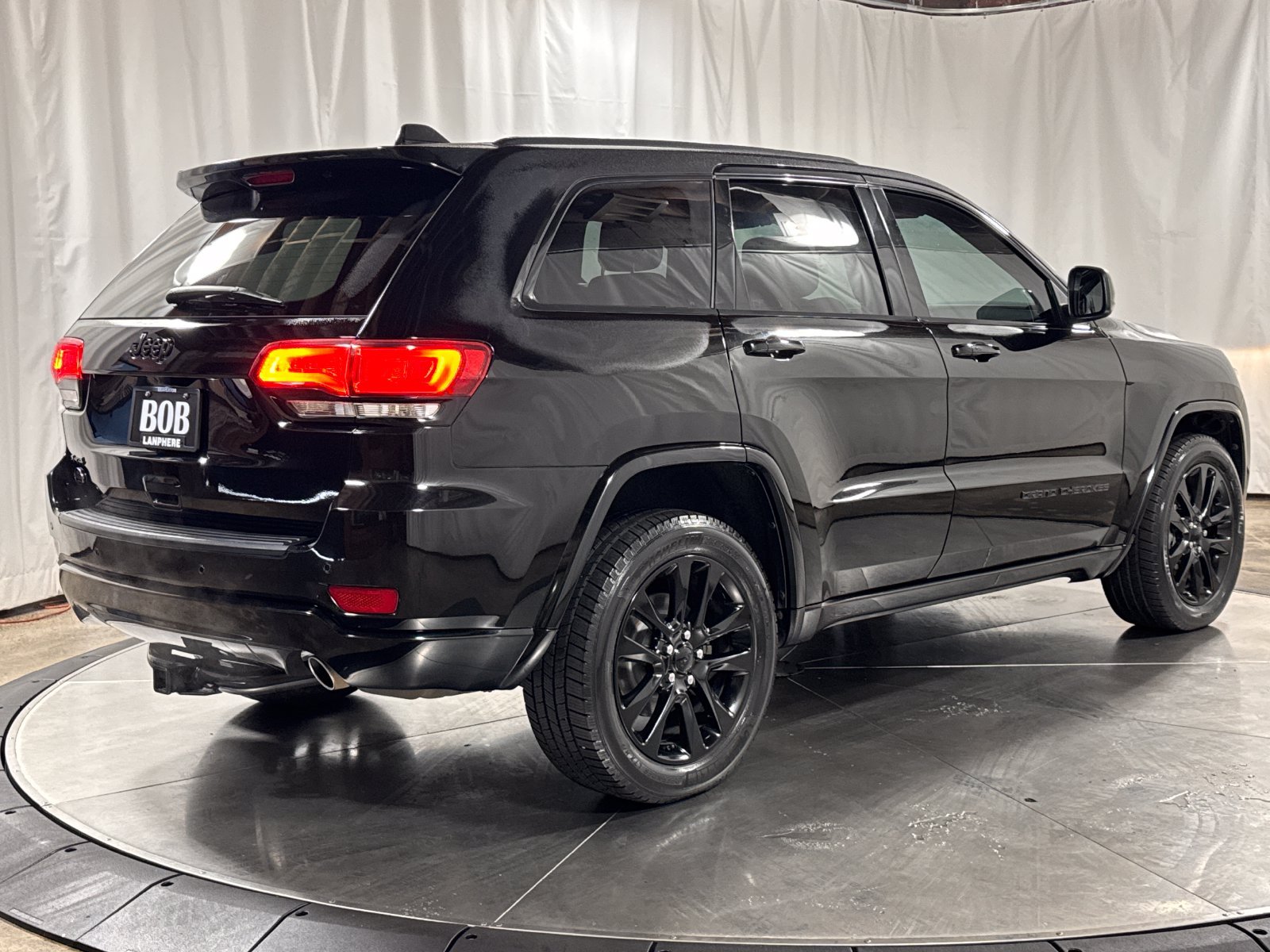 Used 2018 Jeep Grand Cherokee Altitude AWD/4WD image 10
