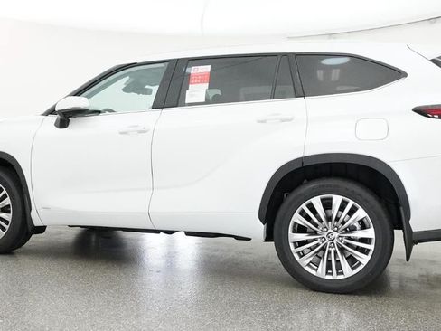 New 2026 Toyota Highlander Platinum AWD/4WD image 20
