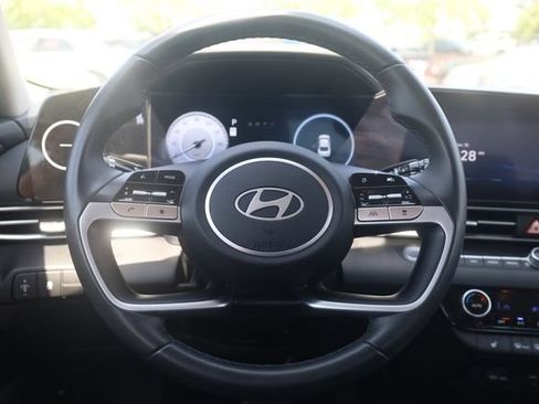 Used 2025 Hyundai Elantra SEL FWD image 12