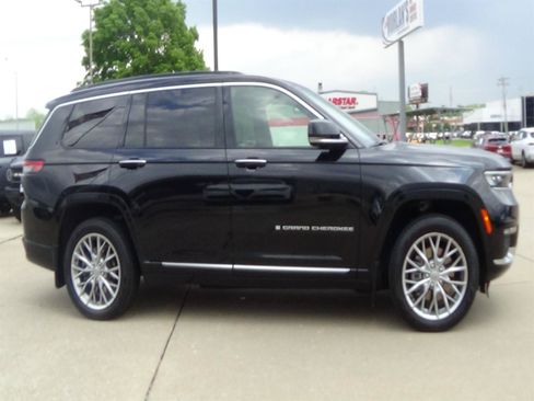Used 2025 Jeep Grand Cherokee L Summit w/ Advanced Protech Group IV AWD/4WD image 5