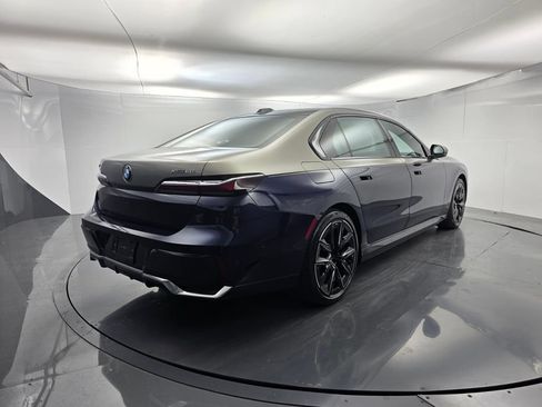 Used 2024 BMW i7 xDrive60 AWD/4WD image 4