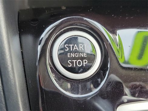 Used 2020 Nissan Versa SV image 12