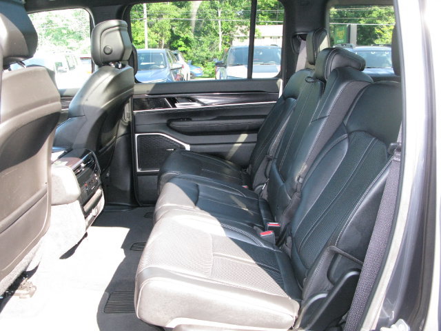 Used 2023 Jeep Wagoneer 4WD w/ Premium Group I image 16