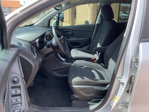 Used 2020 Chevrolet Trax LS image 23