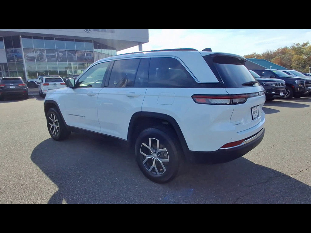 Used 2025 Jeep Grand Cherokee Limited AWD/4WD image 6