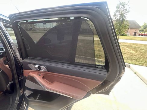 Used 2021 BMW X5 M50i w/ Executive Package image 38