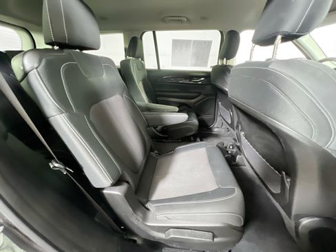 Used 2023 Jeep Grand Cherokee L Laredo image 26