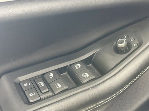 Used 2023 Jeep Grand Cherokee L Limited image 18