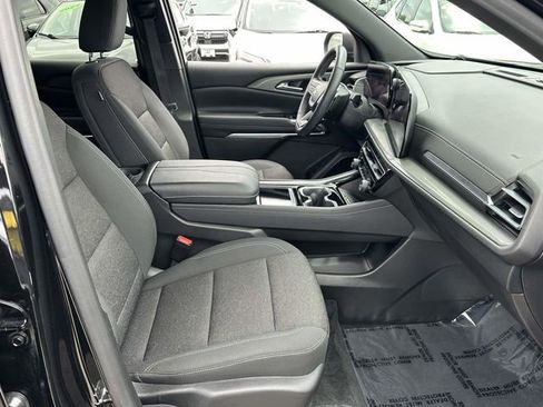 Used 2024 Chevrolet Traverse LT FWD image 19