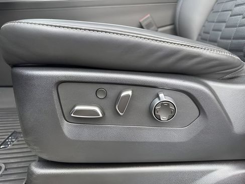 Used 2025 Cadillac Escalade ESV Sport Platinum w/ LPO, Floor Liner Package AWD/4WD image 10