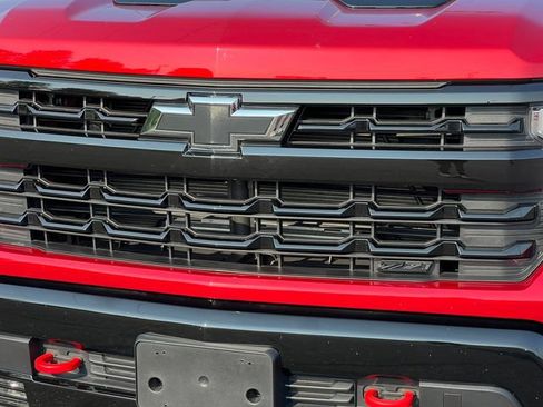 Used 2024 Chevrolet Silverado 1500 LT Trail Boss w/ LPO, Dark Essentials Package AWD/4WD image 32