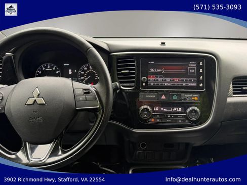 Used 2018 Mitsubishi Outlander SE AWD/4WD image 33
