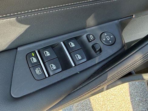 Used 2023 BMW M550i xDrive w/ Executive Package AWD/4WD image 17