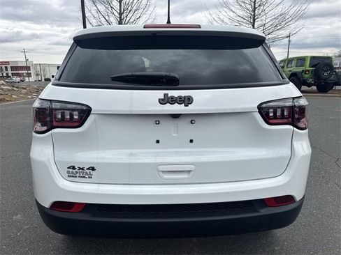 New 2026 Jeep Compass Latitude image 12