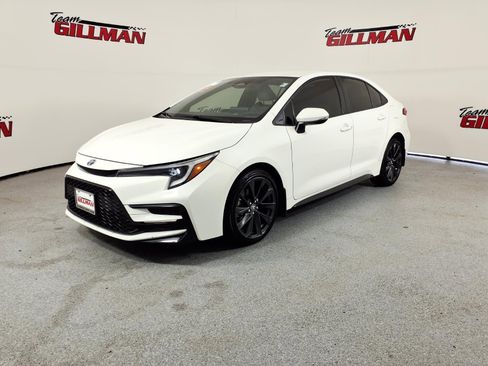 Used 2023 Toyota Corolla SE image 3