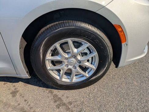 New 2026 Chrysler Pacifica Select image 12