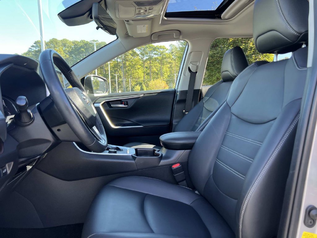 Used 2020 Toyota RAV4 Limited AWD/4WD image 23