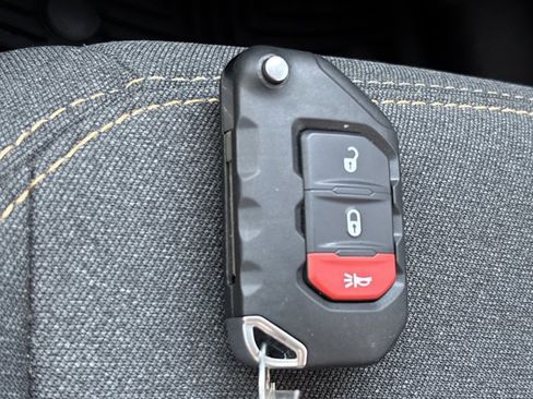Used 2025 Jeep Gladiator Sport AWD/4WD image 34