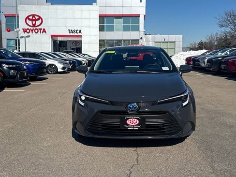 Used 2025 Toyota Corolla LE image 2