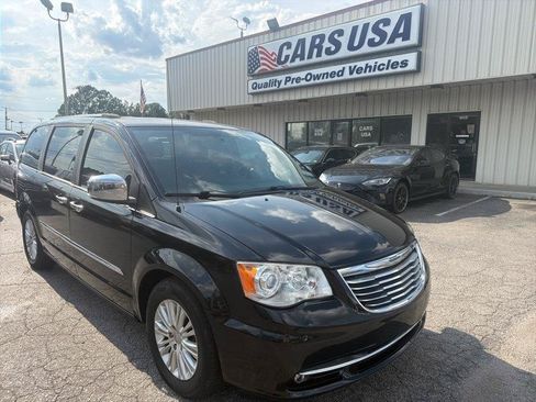 Used 2014 Chrysler Town & Country Limited w/ Luxury Group FWD image 1