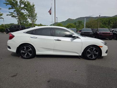 Used 2018 Honda Civic Touring image 2