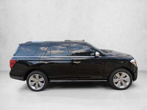 Used 2024 Ford Expedition Platinum image 4