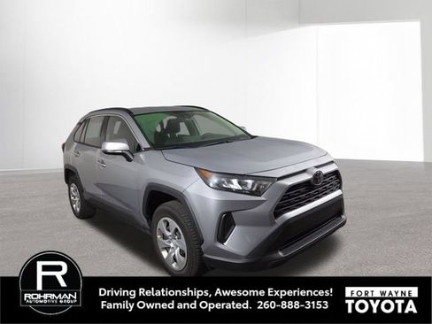 Used 2019 Toyota RAV4 LE w/ Carpet Mat Package AWD/4WD image 4