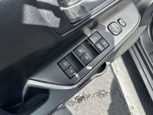 Used 2016 Toyota Camry SE image 18