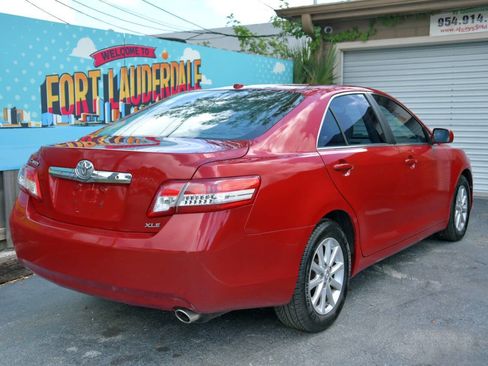 Used 2011 Toyota Camry XLE image 26
