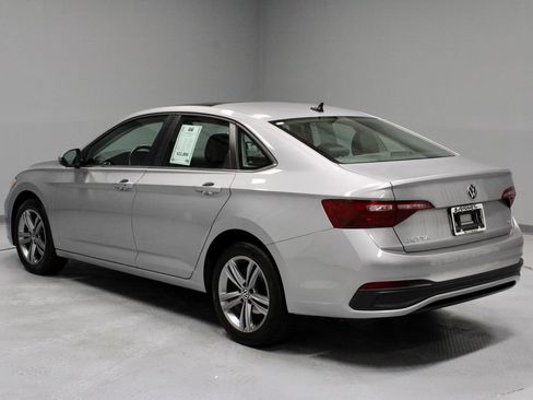 Used 2024 Volkswagen Jetta SE FWD image 10
