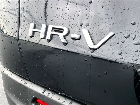 Used 2023 Honda HR-V LX image 9