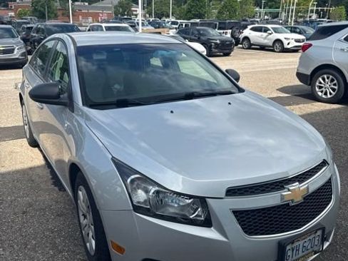 Used 2014 Chevrolet Cruze LS FWD image 2