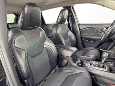 Used 2017 Jeep Cherokee Trailhawk w/ Cold Weather Group image 34