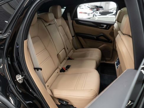 Used 2023 Porsche Cayenne Platinum Edition AWD/4WD image 13