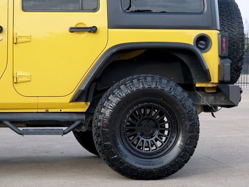 Used 2015 Jeep Wrangler Unlimited Rubicon w/ Connectivity Group image 20