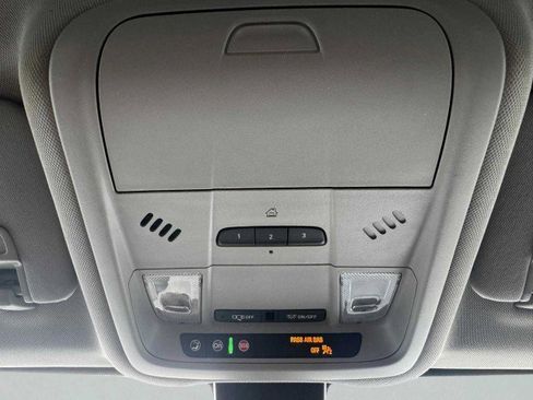 Used 2020 Chevrolet Equinox LT image 33