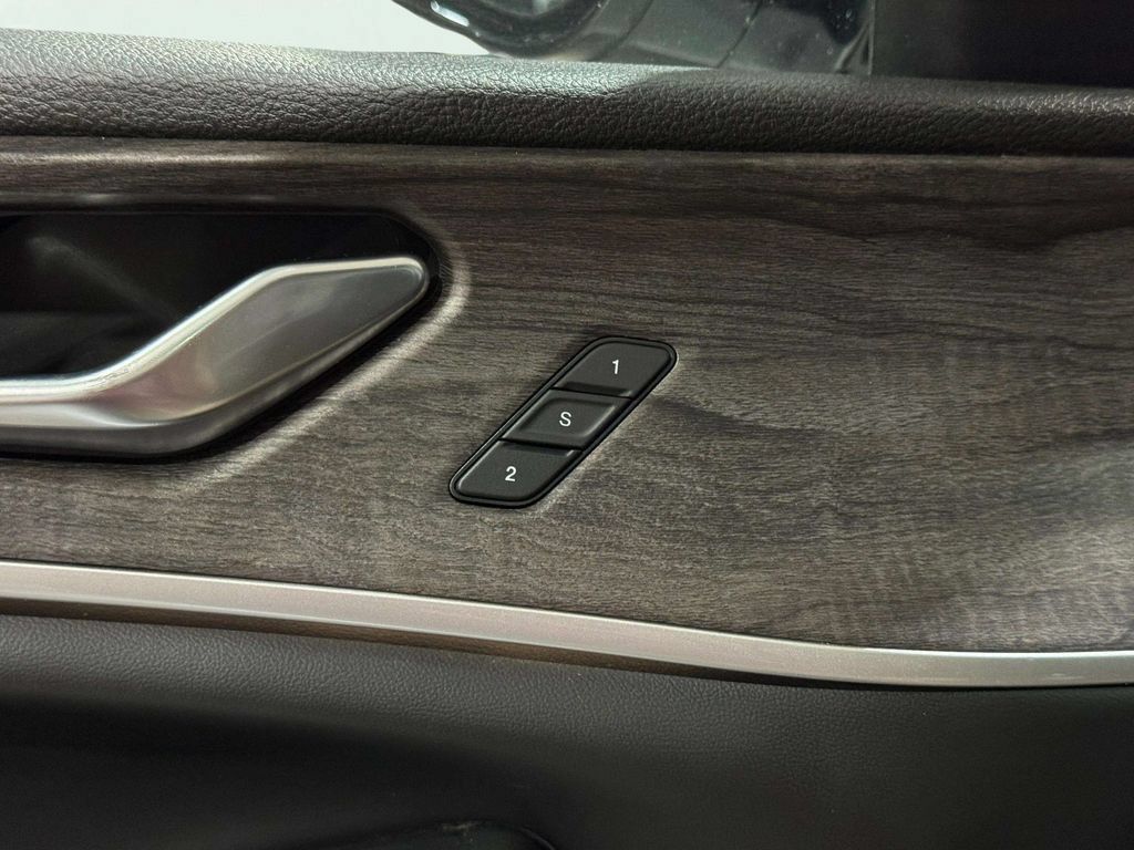 Used 2022 Jeep Grand Cherokee L Limited AWD/4WD image 18