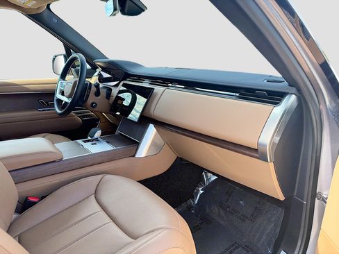 Used 2025 Land Rover Range Rover SE image 15