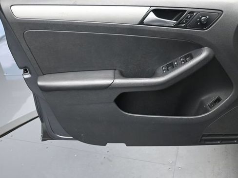 Used 2018 Volkswagen Jetta SE FWD image 20