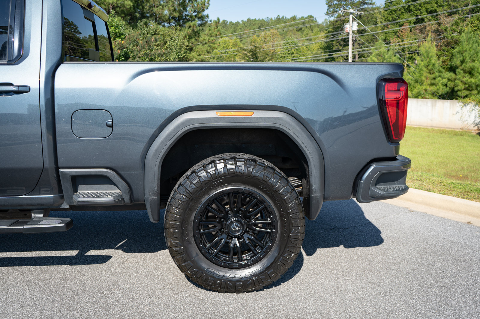 Used 2020 GMC Sierra 2500 AT4 w/ AT4 Premium Package AWD/4WD image 6