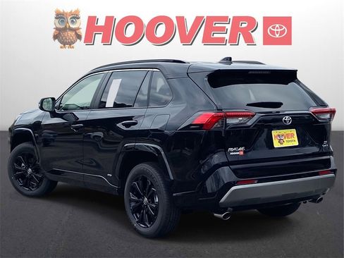 New 2025 Toyota RAV4 SE image 5