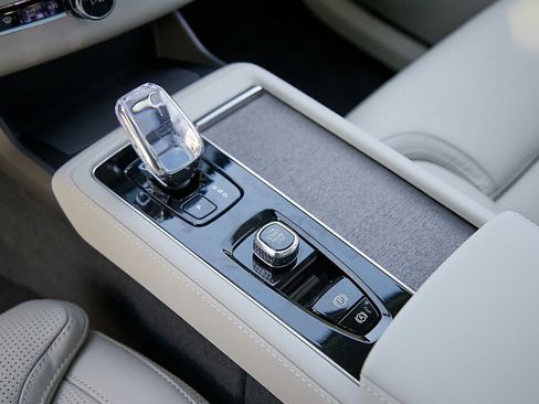 New 2026 Volvo XC90 T8 Ultra image 18