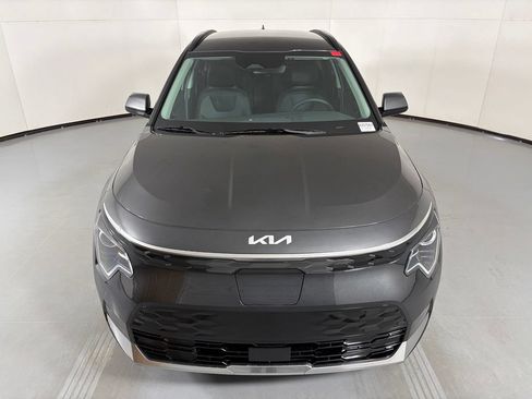 New 2026 Kia Niro Wind FWD image 3