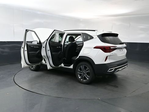 Used 2022 Kia Seltos S AWD/4WD image 28