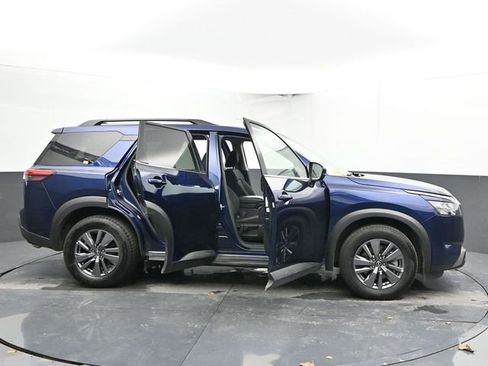 Used 2025 Nissan Pathfinder SV image 58