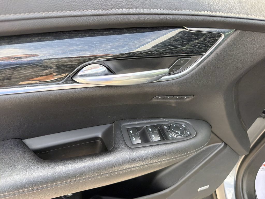Used 2021 Cadillac XT5 Premium Luxury AWD/4WD image 16